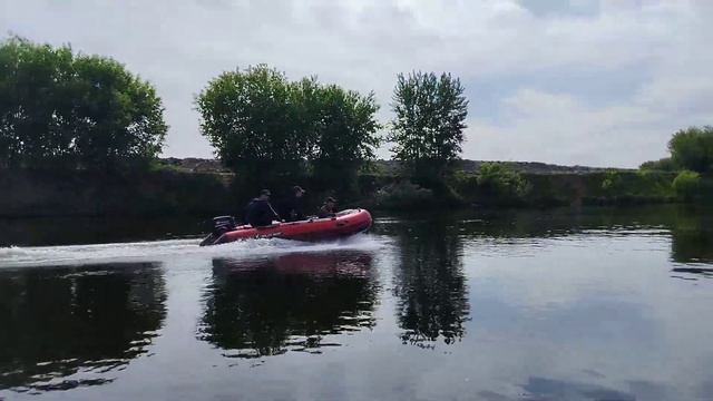 На моторной лодке лодке Kitt Boats 390 НДНД смотреть онлайн