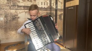 Игра на аккордеоне Илья 8 лет. Как под горкой (вариация)