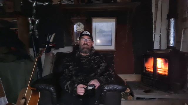 A Rainy Day Tidy Up & A Chat by the Fire. Dave's Allotment Garden. March 2024. смотреть онлайн