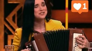 Инна Вальтер на баяне.