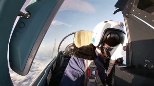 Высокоманевренный воздушный бой на истребителях Су-35С в Карелии