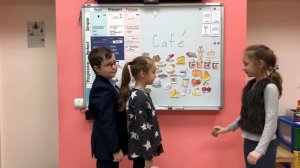 Очередь в кафе) Can I have some salad? Поём на уроке английского языка!