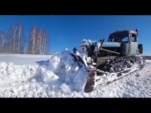 Тракторы ДТ-75 в мощных сугробах! DT-75 tractors in heavy snowdrifts! Bulldozers are rowing snow