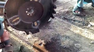 Треснувший маховик грузовика сделан из латуни, и это отличная работа.