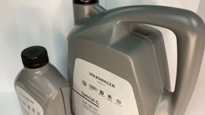 Оригінальне моторне масло VAG Audi Special D / G 5W-40 для дизельних та бензинових двигунів.