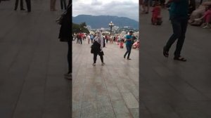 чудо женщина танцует под индийскую песню зуби-зуби. смотреть до конца!!!