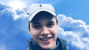 Памяти Влада Бахова. "Мне могло бы быть сегодня- 22, но останется 16 навсегда."