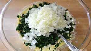 Простой слоеный пирог со шпинатом