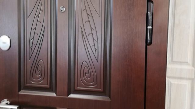 Красивая входная дверь в квартиру с отделкой МДФ. Купить в Москве по отличной цене-большой ремонт