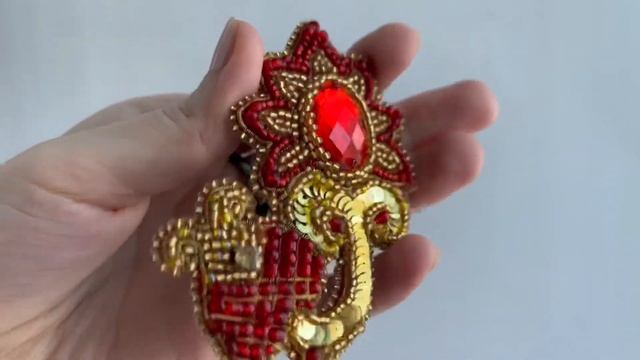 Ручная работа, брошь из бисера «Цветочный орнамент».