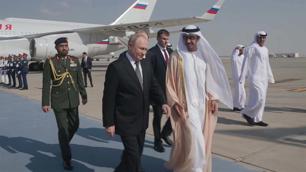 Владимир Путин с рабочим визитом прибыл в Объединенные Арабские Эмираты