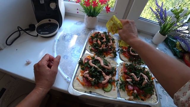 Домашнее видео. Хроника. Пеку хрустящую белиберду. Салат в тесте. 4 июля 2021 год. смотреть онлайн