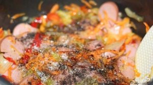 Капуста с сардельками в мультиварке