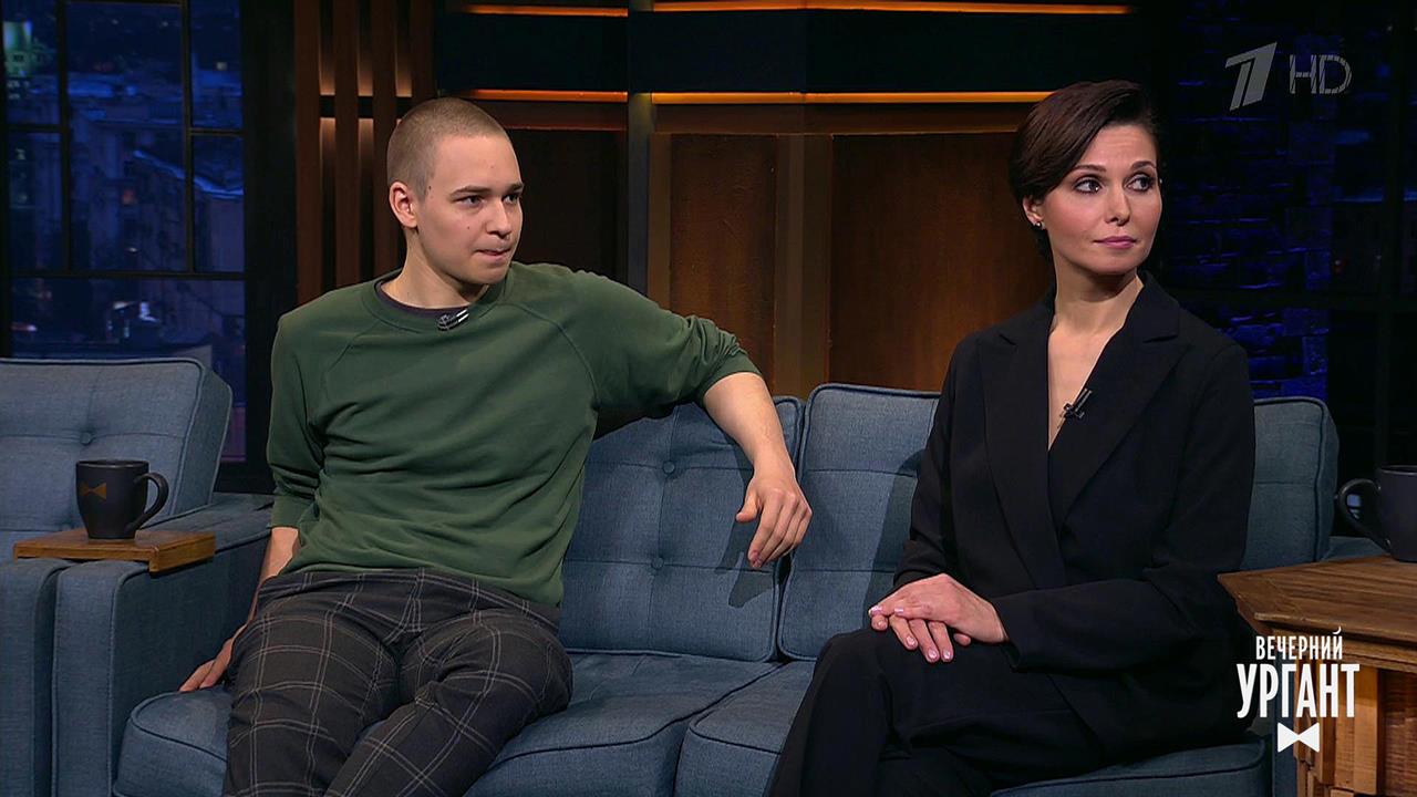 Александра Урсуляк и Макар Хлебников. Вечерний Ургант. Фрагмент выпуска от 12.10.2021
