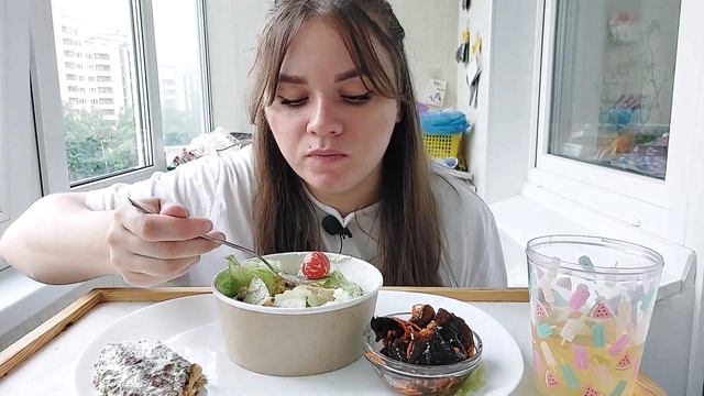 Мукбанг окрошка, салат цезарь, грибы древесные чёрные моэр #мукбанг #фудблогер