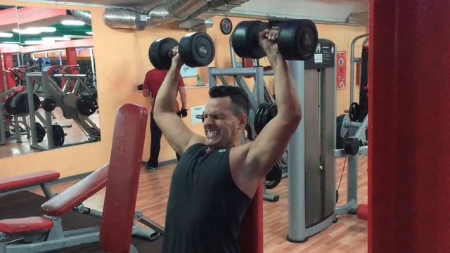 ЖИМ ГАНТЕЛЕЙ СИДЯ Урок 2 Упражнение 5 смотреть онлайн