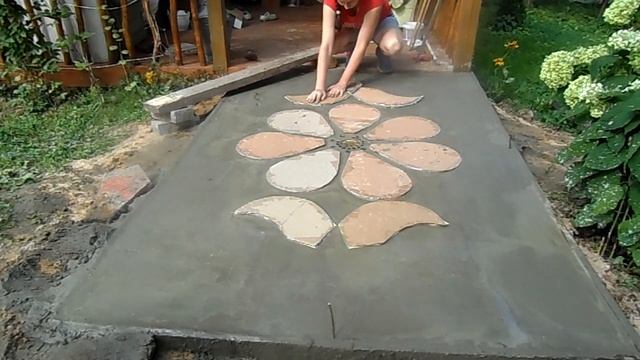 Мозаичный ковёр из бетона, красивое украшение для дома и сада. смотреть онлайн