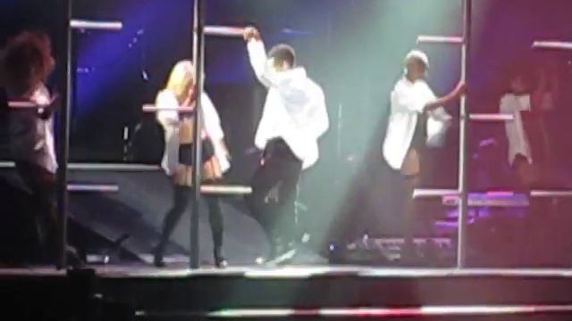 Usher Live Marseille - Hey Daddy смотреть онлайн