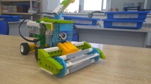 WeDo 2 - Модели Гитарист и Комбайн.