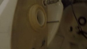 Замена немецкой арматуры сливного бачка на российскую.