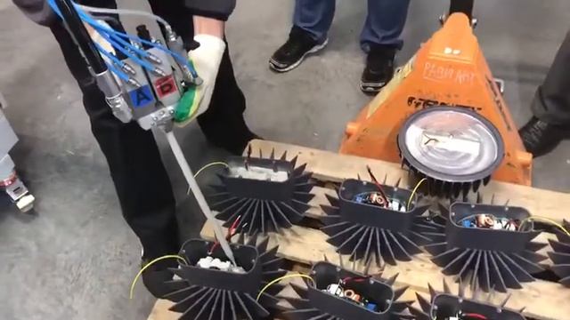 Новый станок по нанесению компаунда смотреть онлайн