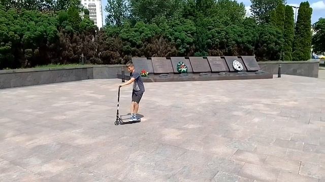 Один день из жизни самокатера| МИХЕЙ в Гродно!!! смотреть онлайн