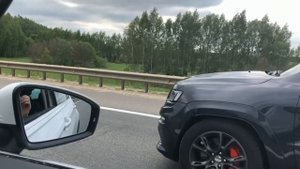 Jeep SRT8 WK2 475hp vs. Tiguan R-line 420hp Street Racing 40-200 mph