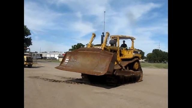 Демонстрация возможностей бульдозера Cat (Caterpillar) D8R