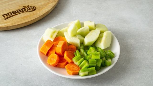 Смузи из сельдерея, яблока и апельсина