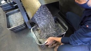 Процесс массового производства винтов. Японский завод, производящий 400 000 шурупов в день