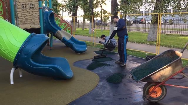 Резиновое покрытие на детской площадке