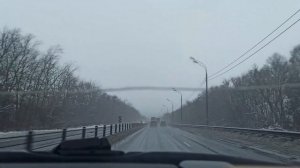 Звук машины на трассе. Дорога. Снег. Успокаивает.