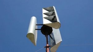 Ветряк на даче, старые лопасти.