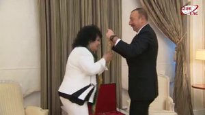 Президент Ильхам Алиев вручил народной артистке Зейнаб Ханларовой орден «Гейдар Алиев»