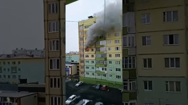 Женщина погибла при пожаре в Норильске. В Норильске этой ночью сгорела квартира в 9-ти этажном доме