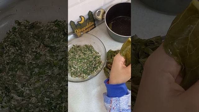 ən dadlı əvəlik dolması . əvəliyin faydaları . #dolma Долма из листьев конского щавеля