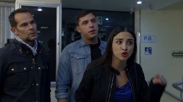 ¡Rosa es secuestrada por unos paramédicos! | La Virgen de las Palomas | La Rosa de Guadalupe смотреть онлайн