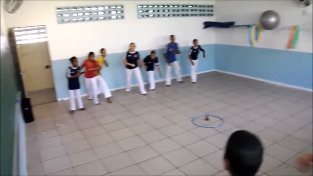 Brincadeira para Capoeira - Apanhe o caxixi - Prof Jeanne Bernardo смотреть онлайн
