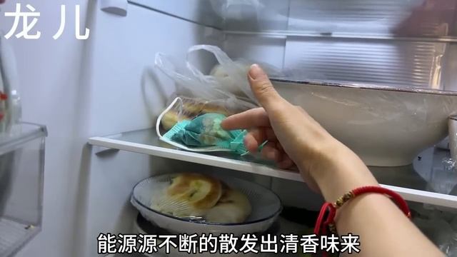 把口罩放在拖把上，作用真厲害，解決每家每戶的大煩惱，趕緊試試【百變小廚坊】#口罩 #口罩的用處 #口罩拖地 #口罩清理 #facemask