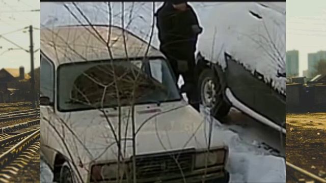 Воронеж: в мкр ВАИ, по улице Туполева, 15, мужчина попытался украсть аккумулятор из автомобиля! ?️ смотреть онлайн