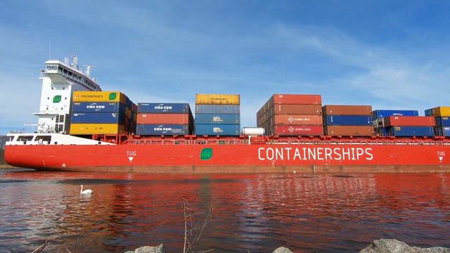 Container ship CONTAINERSHIPS POLAR passing Ferry Point Fischerhütte // Kiel Canal // April 3, 2021