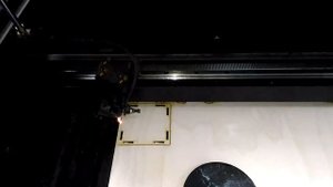 Лазерная резка коробок из фанеры