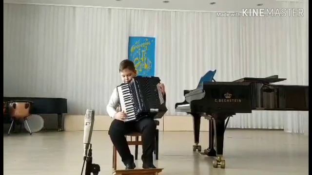 Гомольский Ваня 8 лет. Моцарт Рондо