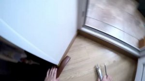 Как ПРИКЛЕИТЬ РЕЗИНОВЫЙ ПОРОГ-ПЛИНТУС?На ЖИДКИЕ ГВОЗДИ.КЛЕЙ 96 в ПОМОЩЬ.
