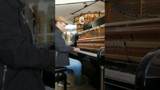 Historia de Un Amor by Ahmad El Fallah. Aston and Muller crystal piano