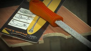 Как обойти трубу на ламинате - выпиливаем полукруглое отверстие