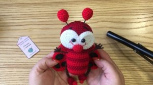 Игрушка божья коровка крючком.