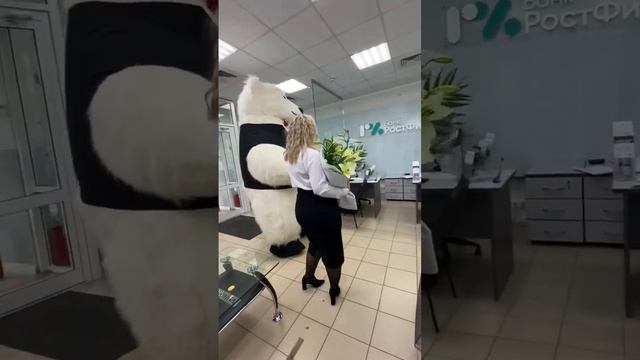Поздравление от мишки Умки #мишкаумка #белыймишка #umkarostov #мишканаденьрождения #умка