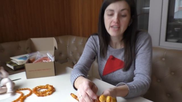 Огромные янтарные бусы из двух половинок приехали из Молдовы смотреть онлайн