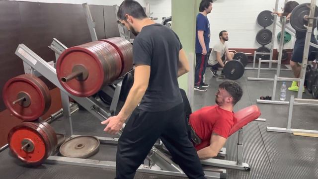 Leg Presses 400 kg x 5 (880 lbs) смотреть онлайн